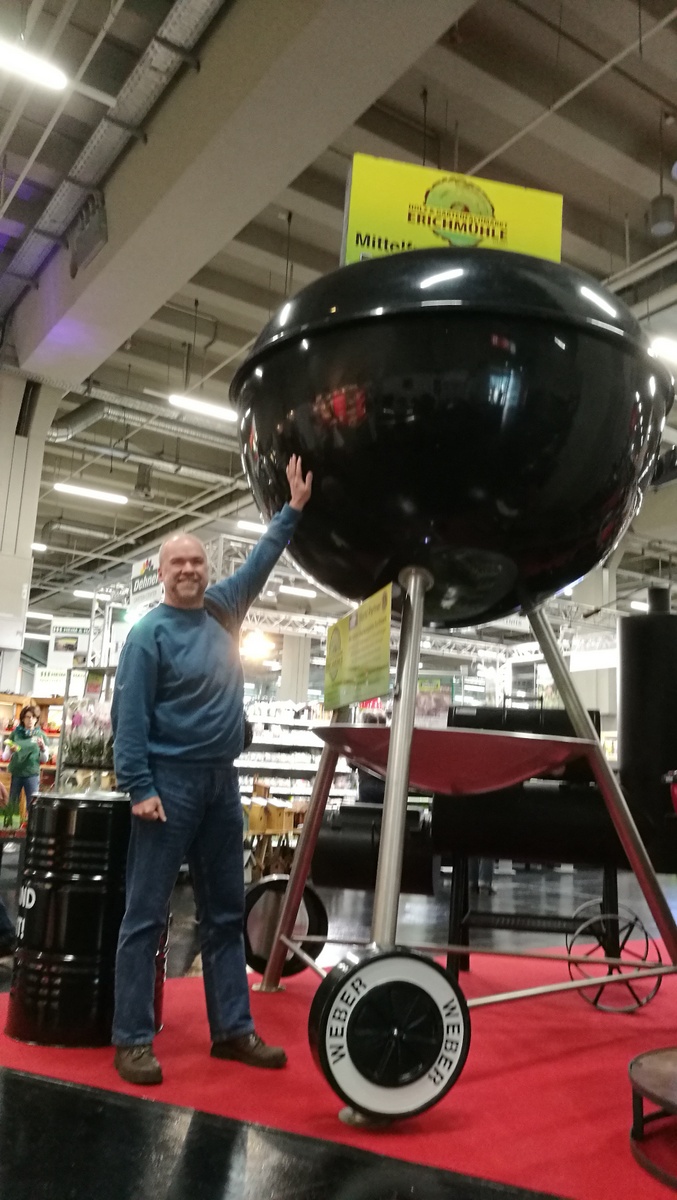 Freizeitmesse in Nürnberg : Ein ausgewogenes Gleichgewicht an Angeboten rund um Reisen und Freizeit - Menschen Messen und Veranstaltungen RSS-Feed  Hubert-Baumann-am-Grill-Freizeitmesse-Nürnberg-2018