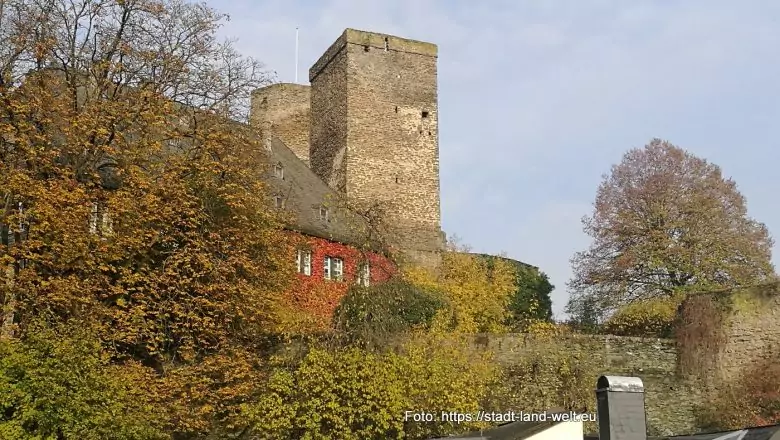 Die Marmorbrücke zu Villmar und die Burg Runkel im mittleren Lahntal - Deutschland Flussradwege Hessen Industriekultur Outdoor-Erlebnisse RSS-Feed  19-IMG_20231117_105830-780x440